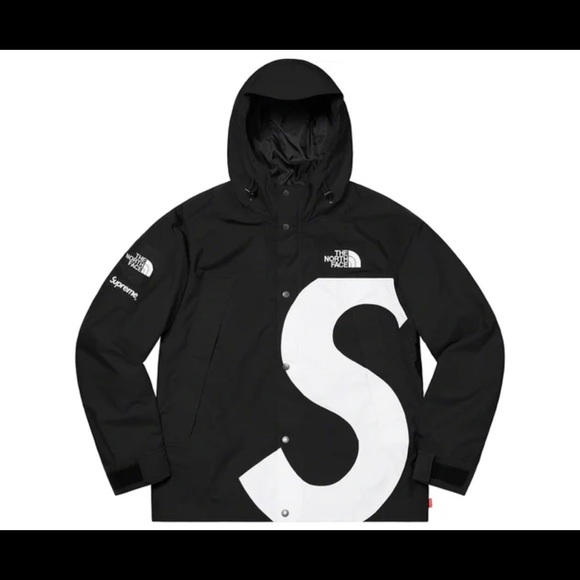 Supreme collaboration with north face Sz M black